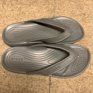 Crocs Kadee ll flip flops NWOT sz 8